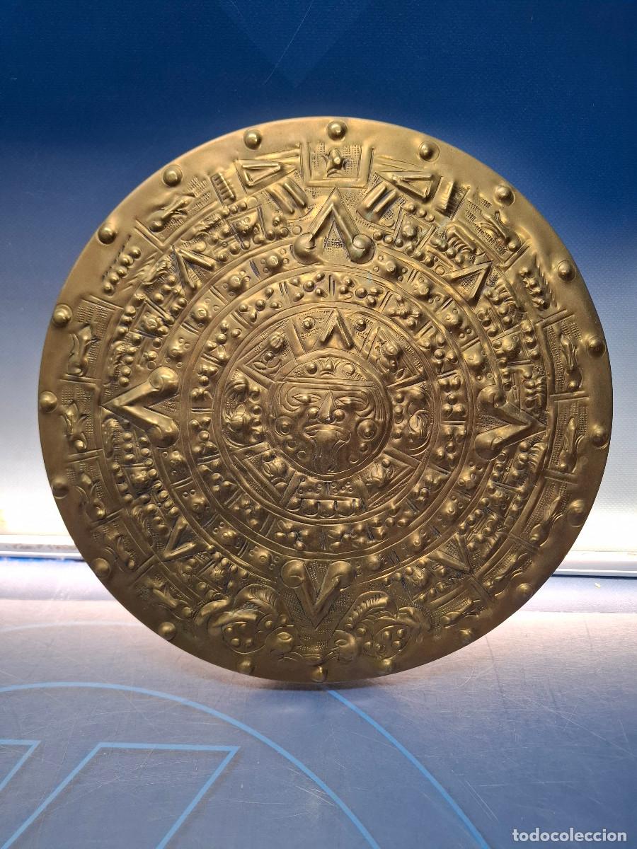 Coleccionismo: Placa de lat&oacute;n decorativa del calendario azteca
