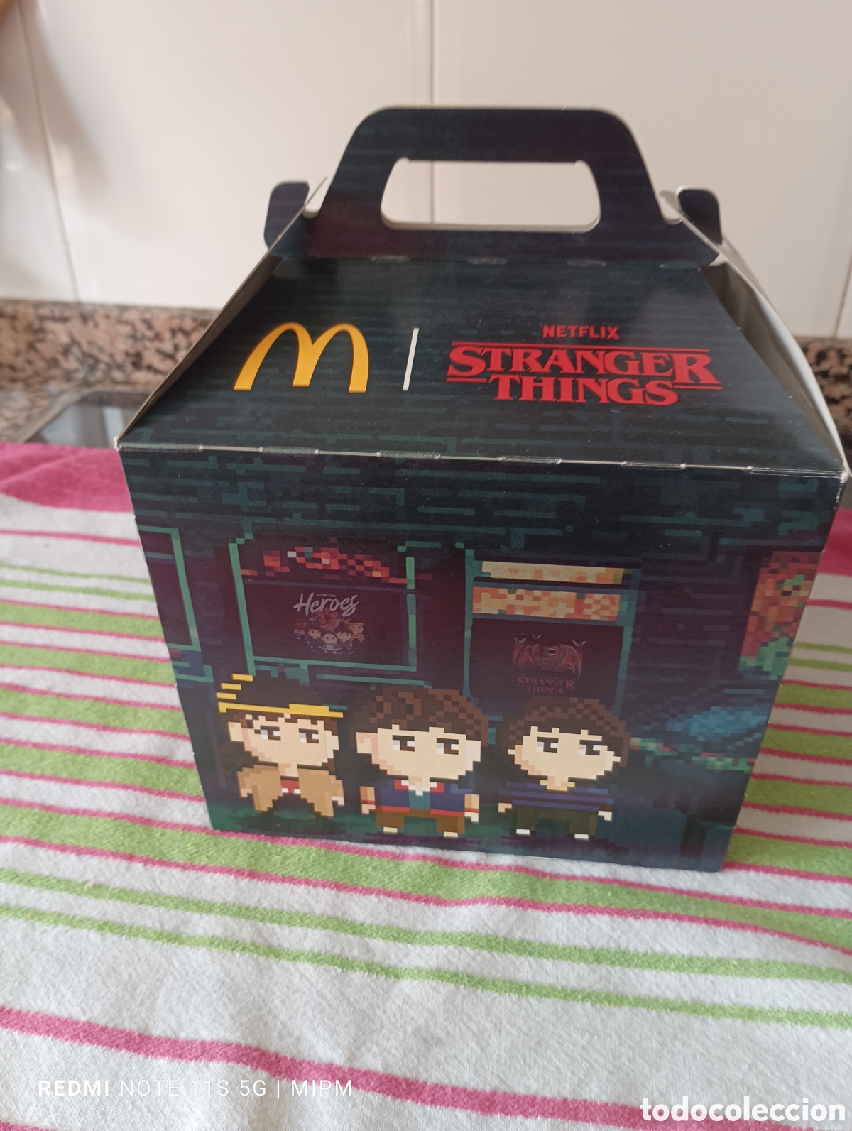 Coleccionismo: Caja men&uacute; stranger things por McDonalds - Foto 3