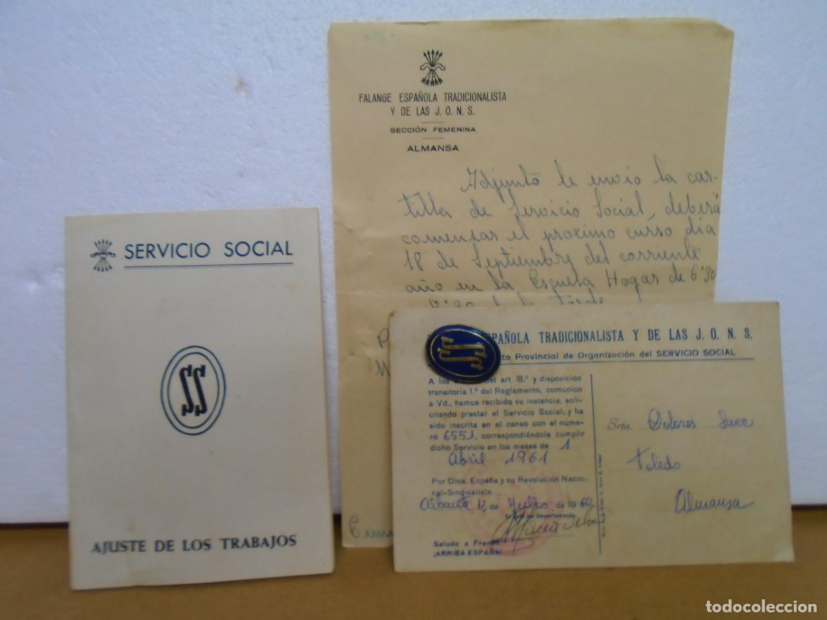Coleccionismo: ALMANSA(ALBACETE) SECCION FEMENINA.SERVICIO SOCIAL.CARTILLA,EMBLEMA,ETC,1961.