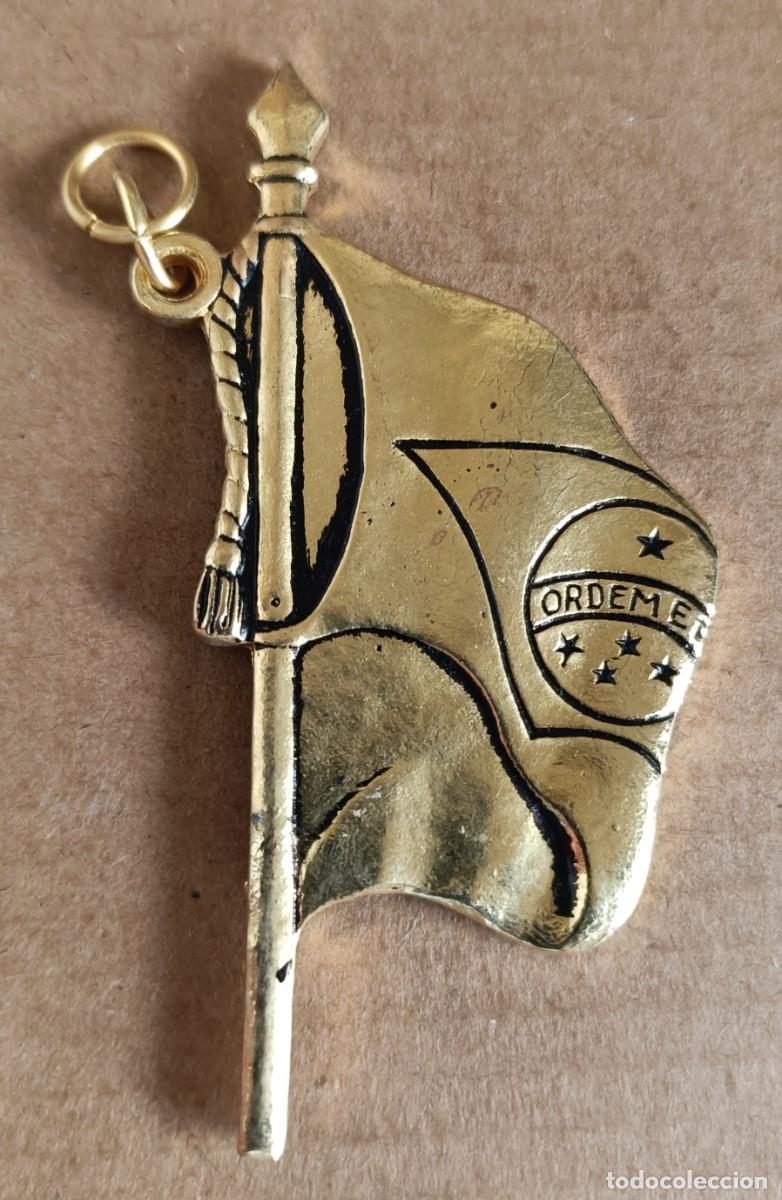Collecting: Insignia mas&oacute;nica cargo Portabanderas metal dorado colecci&oacute;n masoner&iacute;a