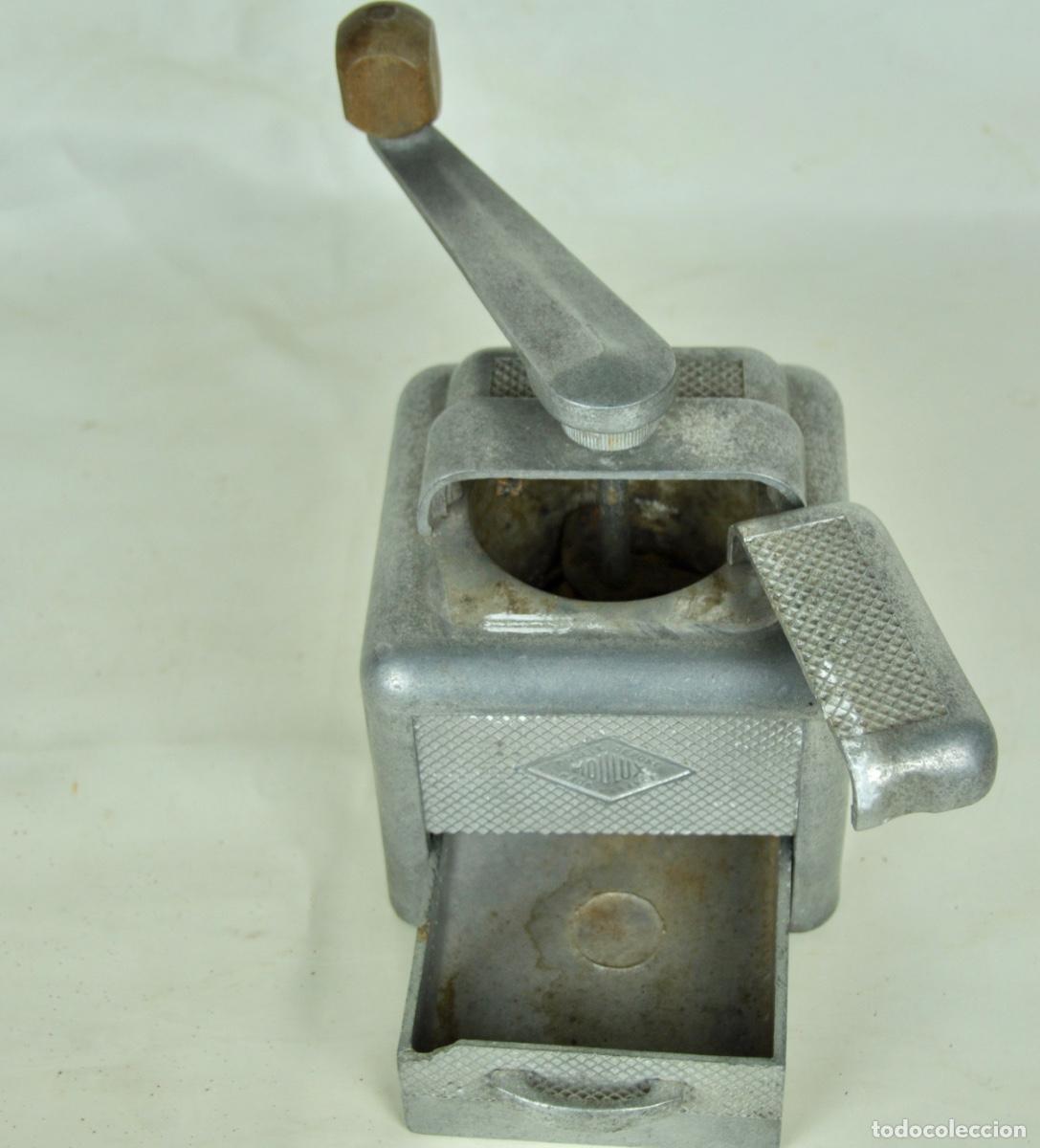 Coleccionismo: Molinillo de caf&eacute; met&aacute;lico marca Moulux - Foto 9