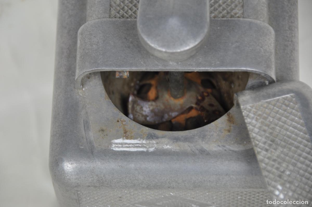 Coleccionismo: Molinillo de caf&eacute; met&aacute;lico marca Moulux - Foto 11