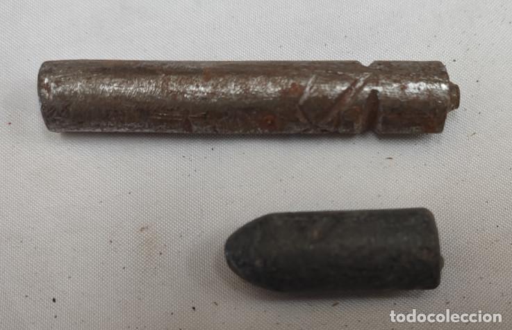 Coleccionismo: 2 PIEZAS ANTIGUAS, TROQUEL DE 7 CM + PLOMO DE 3,5 CM