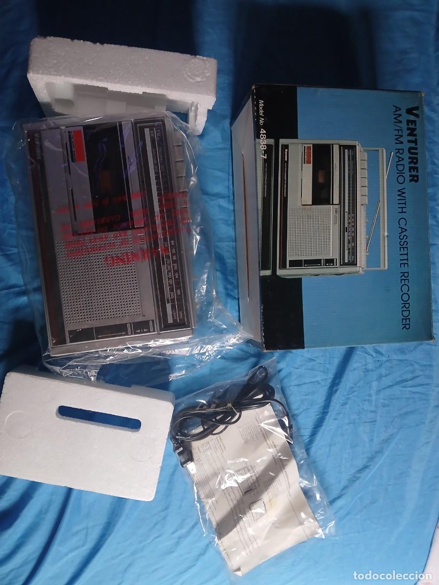 Coleccionismo: Antigua radio cassette AM/FM venturer a&ntilde;os 80 caja original no usada funciona radio d cable y pilas