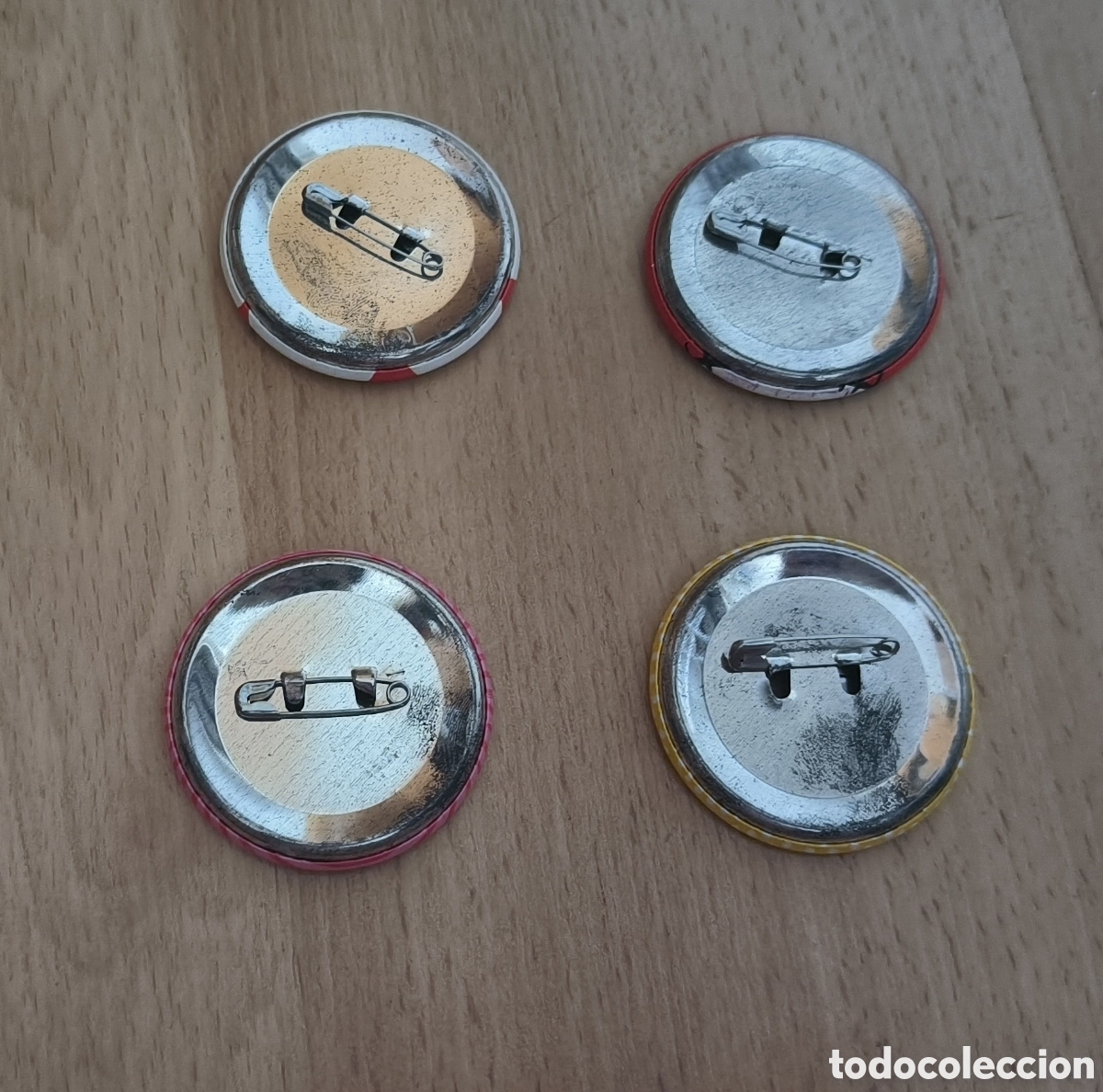 Coleccionismo: Cuatro chapas Hello Kitty - Foto 2