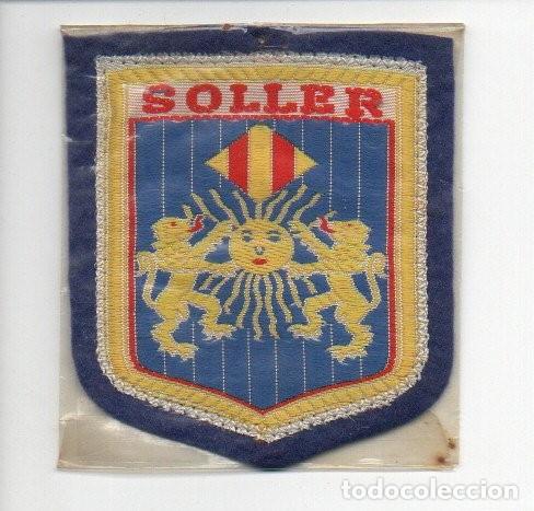 Coleccionismo: ANTIGUO PARCHE BORDADO DE TELA Y FIELTRO, ESCUDO DE SOLLER (MALLORCA). SIN ESTRENAR.