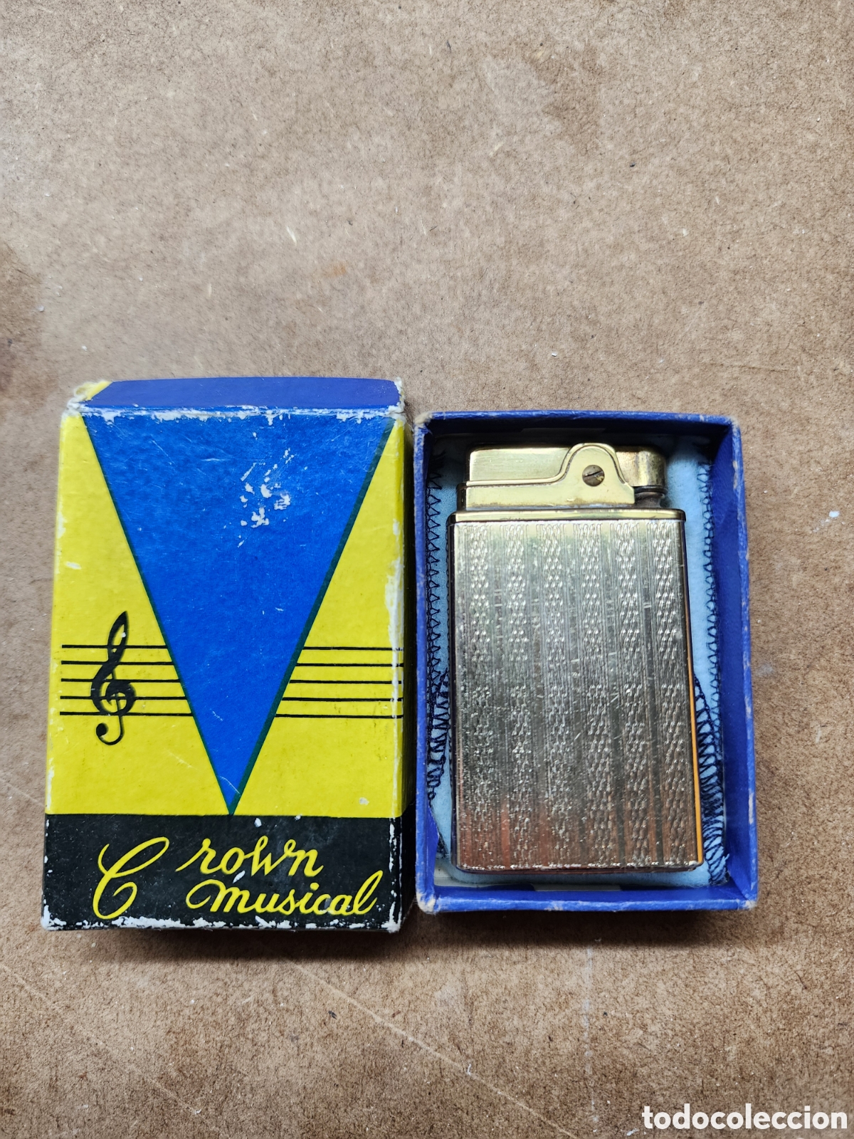 Coleccionismo: MECHERO - ENCENDEDOR DE GASOLINA CROWN MUSICAL