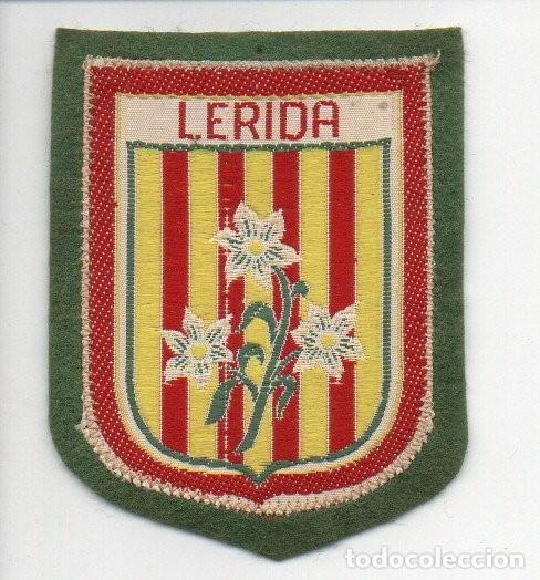 Coleccionismo: ANTIGUO PARCHE BORDADO DE TELA Y FIELTRO, ESCUDO DE LERIDA.