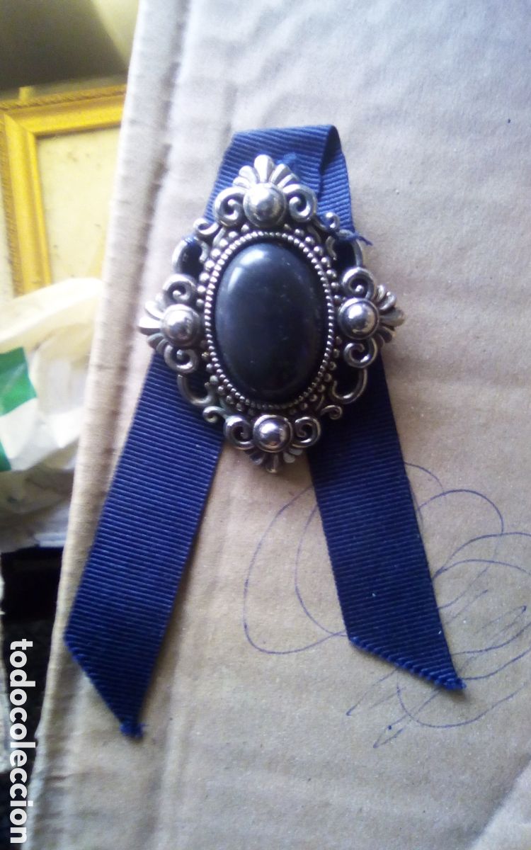 Coleccionismo: Broche colgante camafeo vintage. Es de pl&aacute;stico, mide 5 x 6 cm.