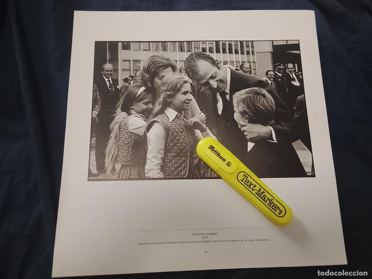 Coleccionismo: foto - lamina - MADRID 1977 AEROPUERTO DE BARAJAS LOS REYES CON SUS HIJOS VIAJE SUDAFRICA