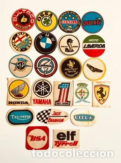 Coleccionismo: LOTE DE ANTIGUAS INSIGNIAS MOTOS/COCHES