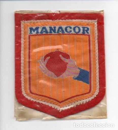 Coleccionismo: ANTIGUO PARCHE DE TELA Y FIELTRO BORDADO. ESCUDO DE DE MANACOR. SIN ESTRENAR.