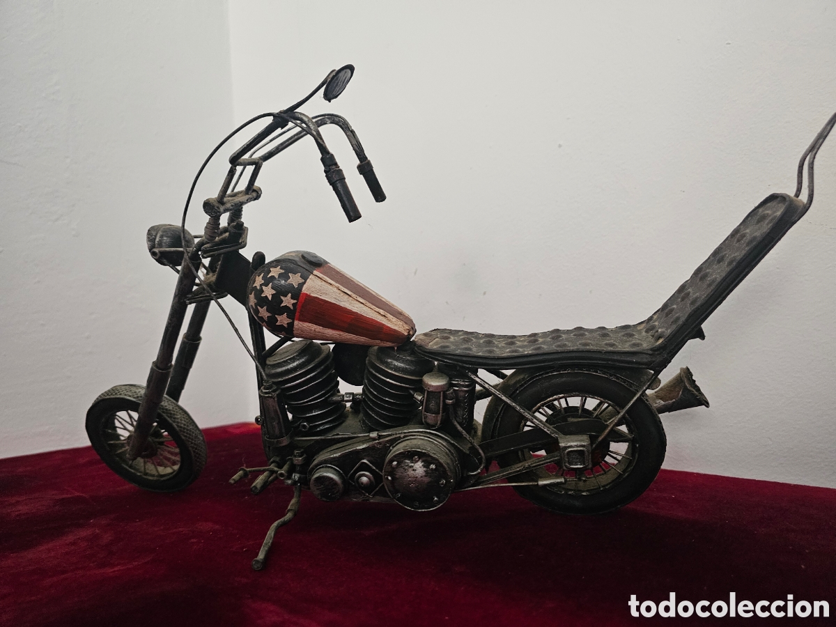 Coleccionismo: Espectacular Harley Davidson de metal, tipo pel&iacute;cula Easy Rider. Las ruedas ruedan con Caballete
