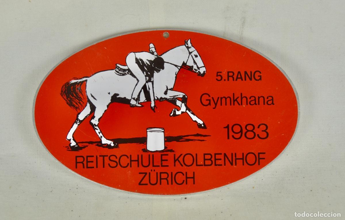 Coleccionismo: Chapa en metal ovalada caballos a&ntilde;os 1983