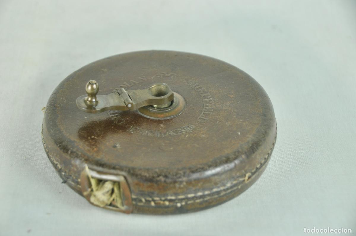 Coleccionismo: Metro ingles en piel y lat&oacute;n de 25 metros