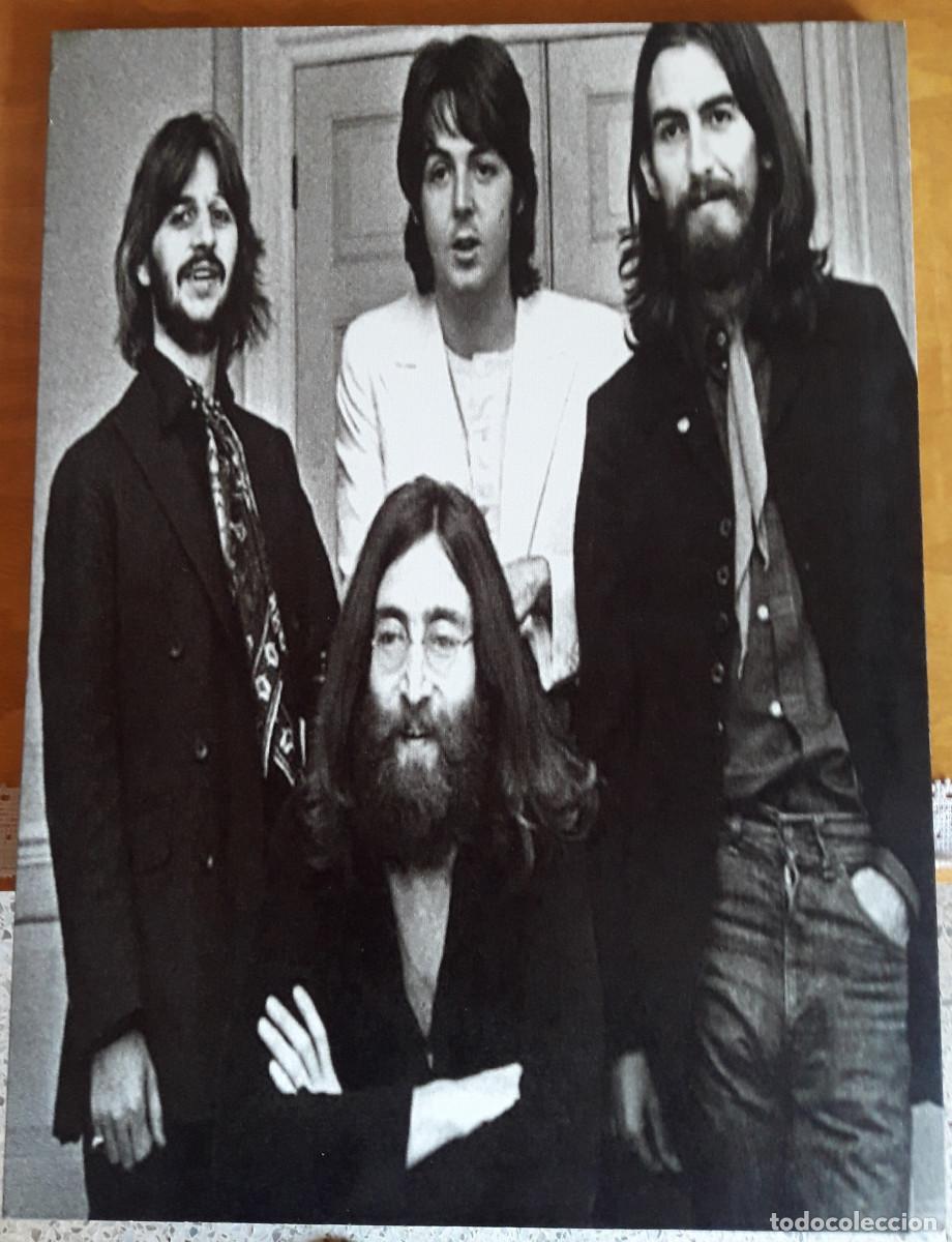 Collecting: LOTE DE 2 CARTELES DE LOS BEATLES, ENMARCADOS PL&Aacute;STICO Y MADERA.