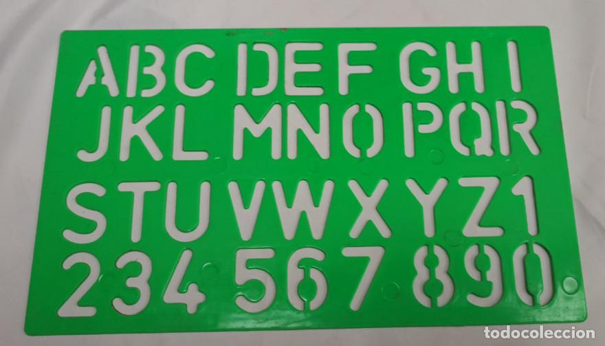 Coleccionismo: PLANTILLA GRANDE DE LETRAS Y NUMEROS, 25 X 15 CM