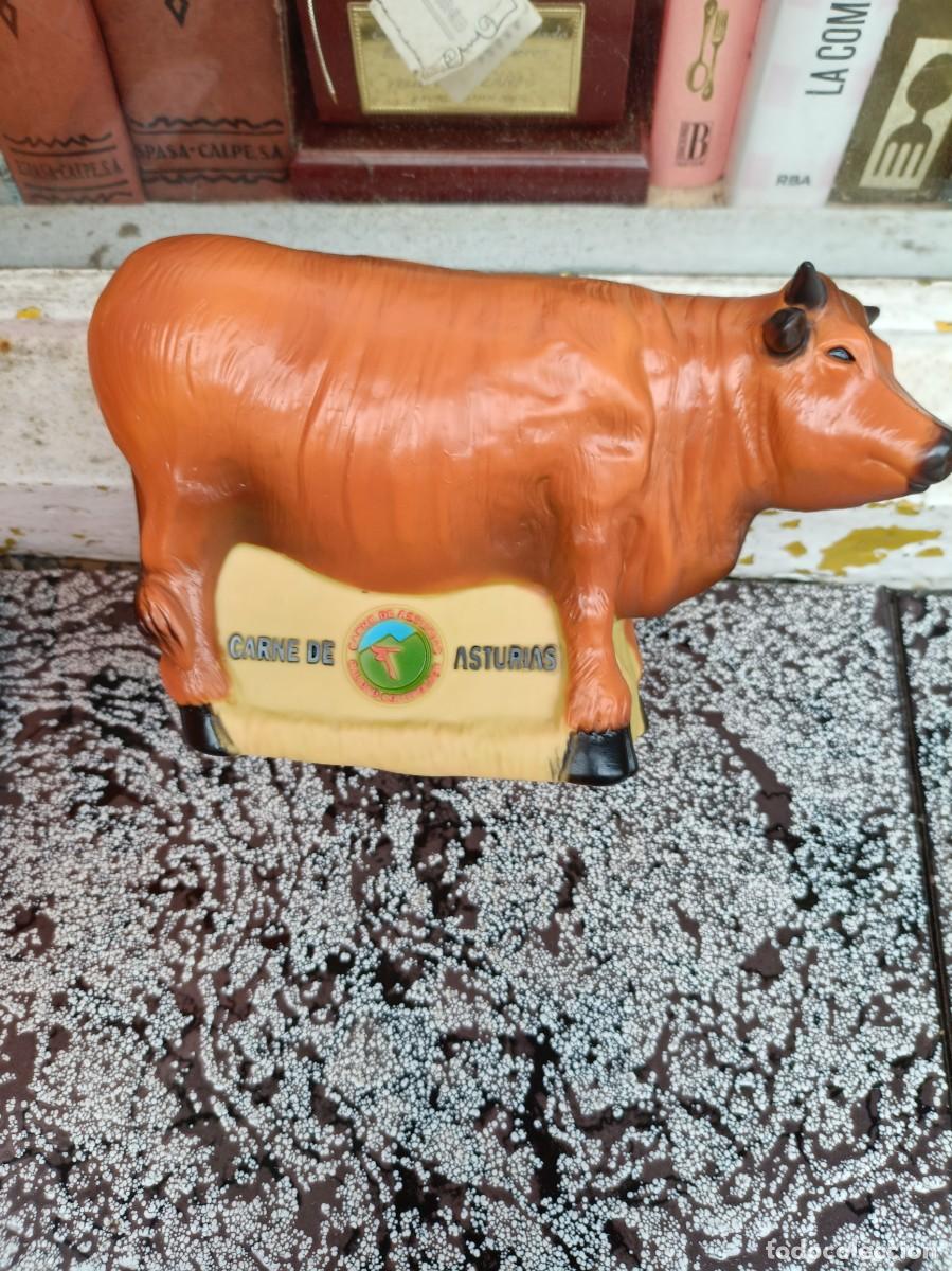 Coleccionismo: HUCHA DE PL&Aacute;STICO - CARNE DE ASTURIAS - PUBLICIDAD - VACA - TERNERA - TORO