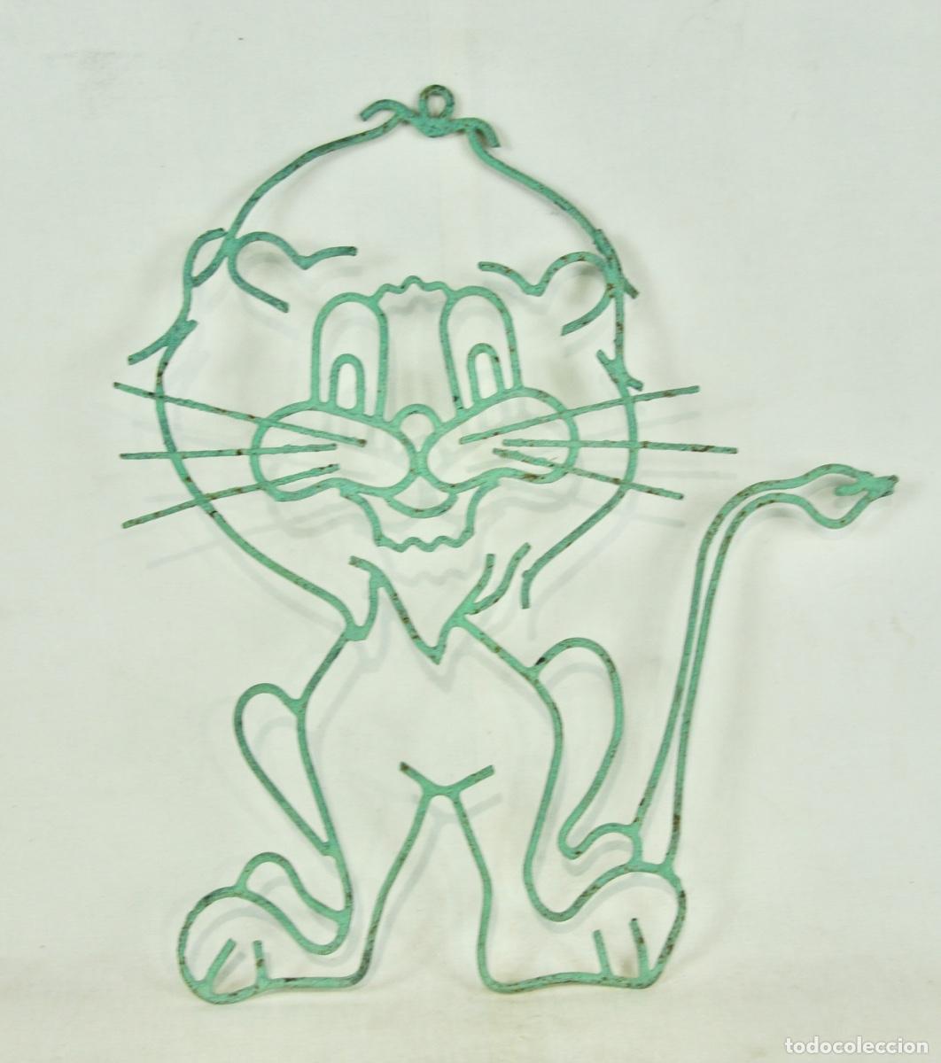 Coleccionismo: Figura le&oacute;n en metal para colgar en la pared a&ntilde;os 60