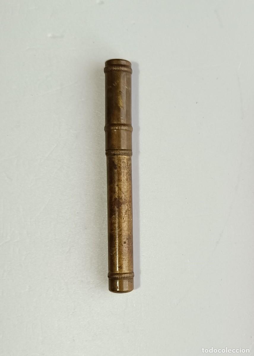 Coleccionismo: PORTA AGUJAS - ALFILETERO DE METAL 7,5 CM. DE LARGO