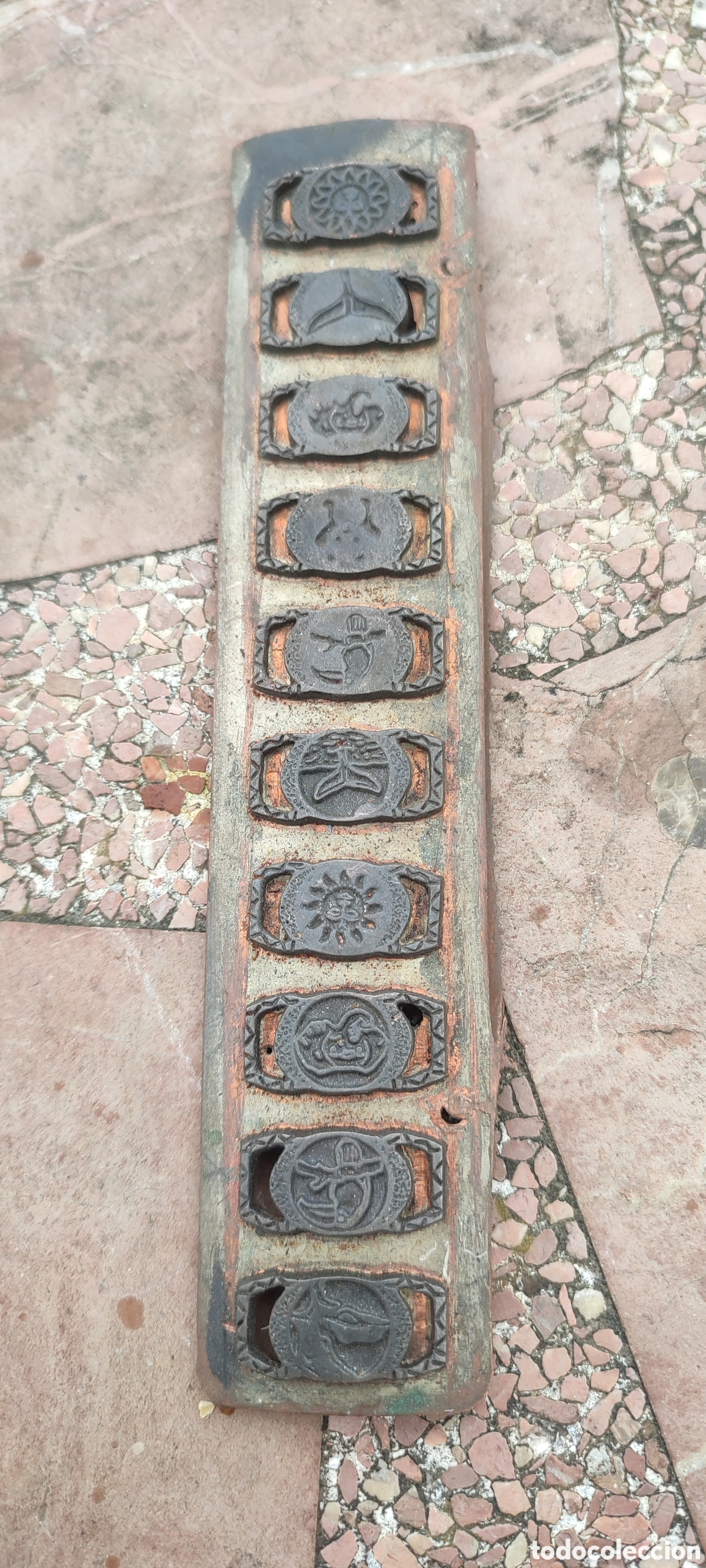 Coleccionismo: Hor&oacute;scopos. Molde matriz troquel de cobre para hacer chapitas de pulseras de los Hor&oacute;scopos.
