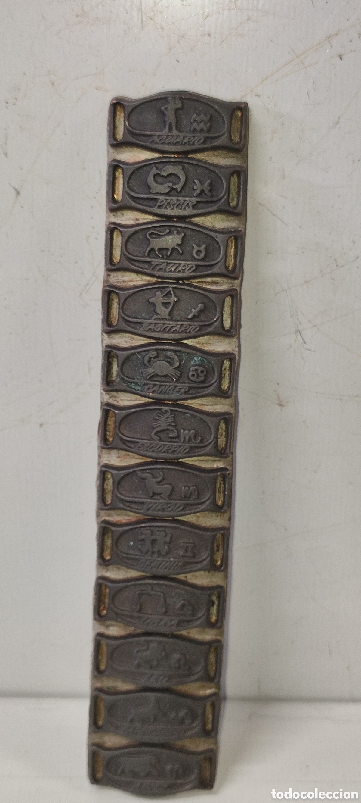 Coleccionismo: Hor&oacute;scopos. Antiguo molde troquel matriz de cobre para fabricar pulseras de los Hor&oacute;scopos. Rara