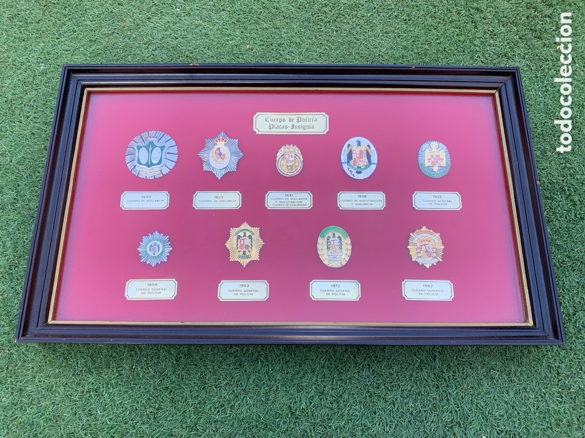Sammeln: CUADRO - CUERPO DE POLIC&Iacute;A - PLACAS E INSIGNIAS - 1920-1982