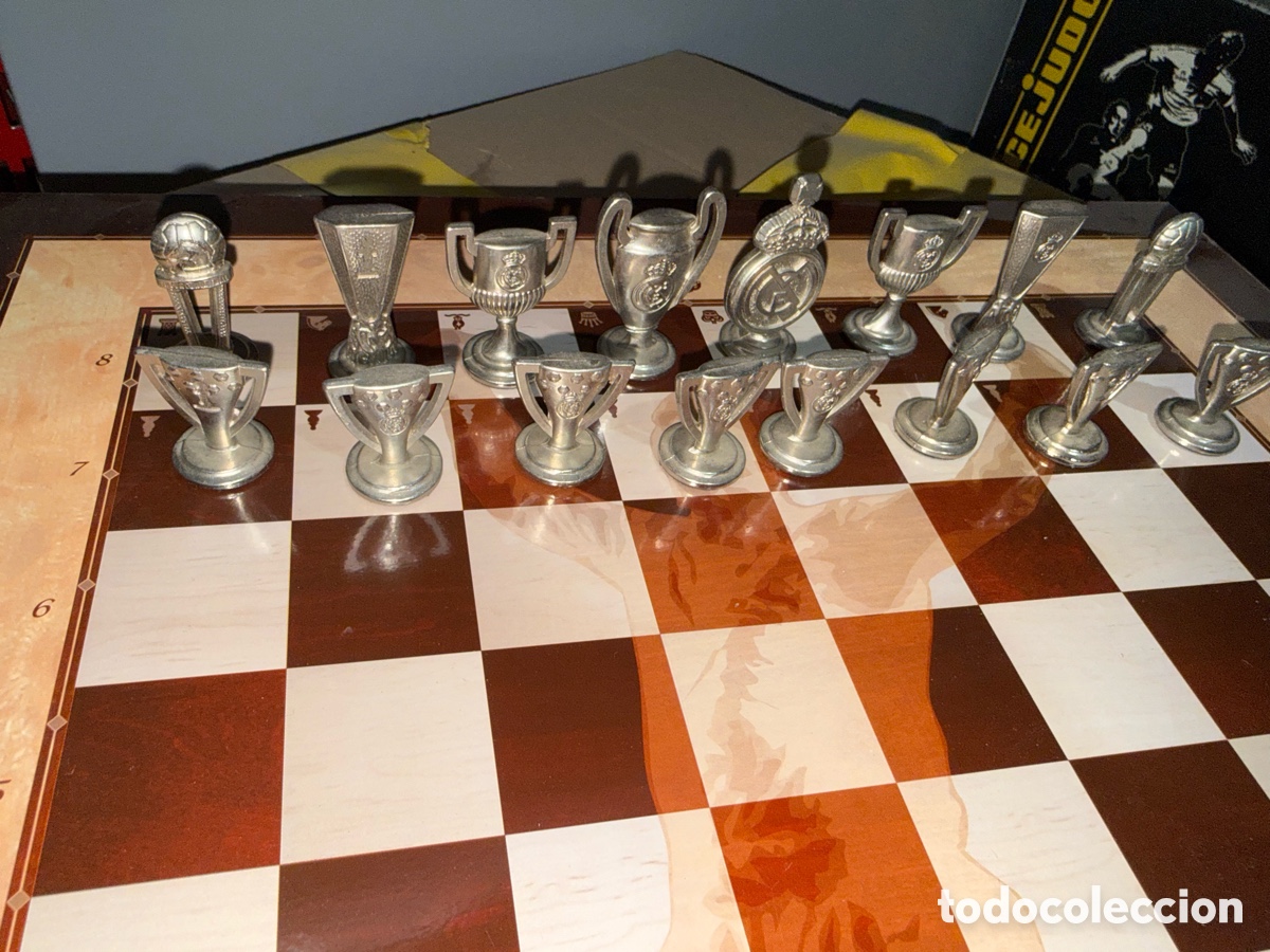 Coleccionismo: Antiguo ajedrez Real Madrid - Foto 7