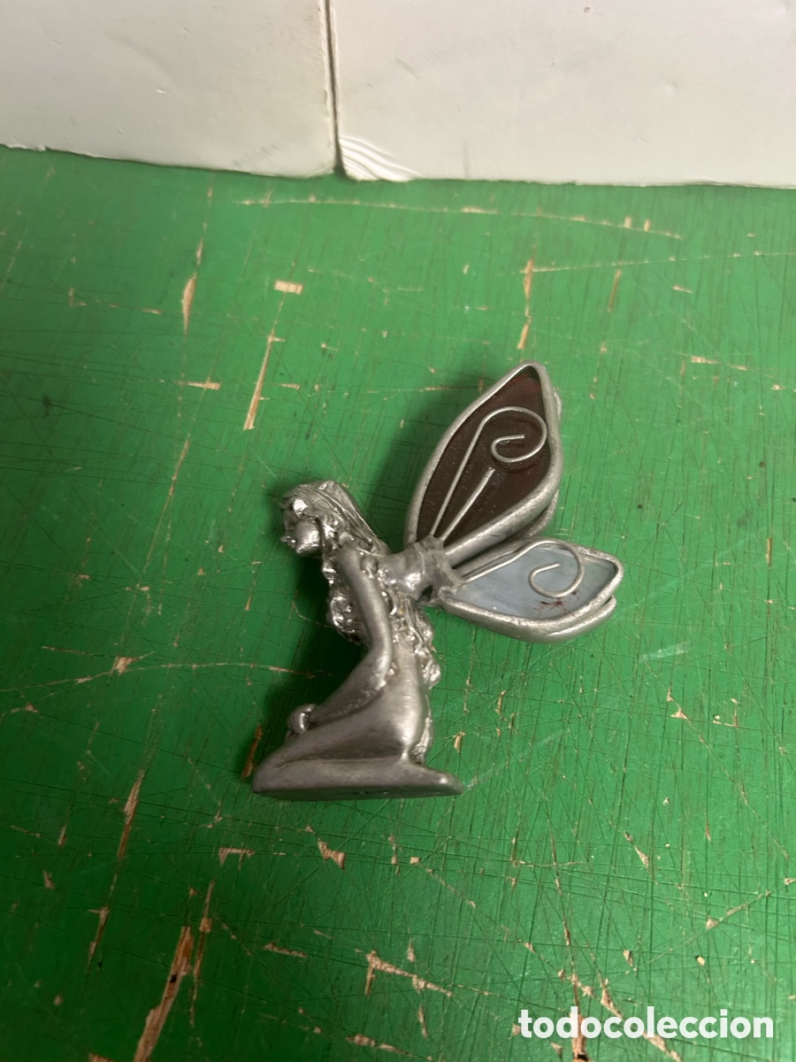 Coleccionismo: BELLA HADA EN METAL CON ALAS CRISTAL ROJO