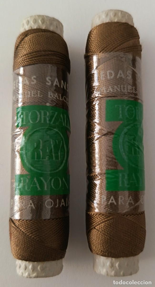 Coleccionismo: 2 Bobinas de hilo. De Torzal. Sedas Sanson. Manuel Balcells. Torzal Rayon para ojalar. Numero 517.
