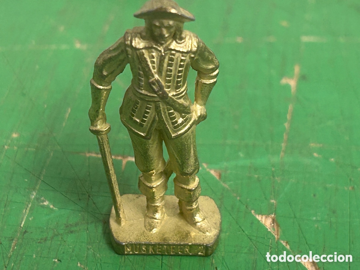 Coleccionismo: FIGURA METAL SOLDADO MOSQUETERO REGALO KINDER A&Ntilde;OS 90