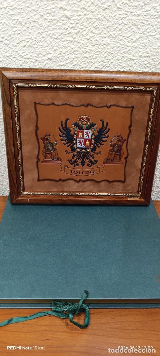 Collezionismo: T&iacute;tulo: Elegante Cuadro Her&aacute;ldico de Toledo - Guadamec&iacute; en Cuero Repujado y Policromado - Con Estuch