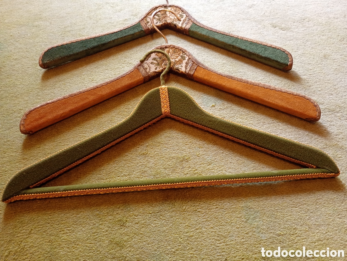 Collectionnisme: 3 Perchas terciopelo con bordados ventage