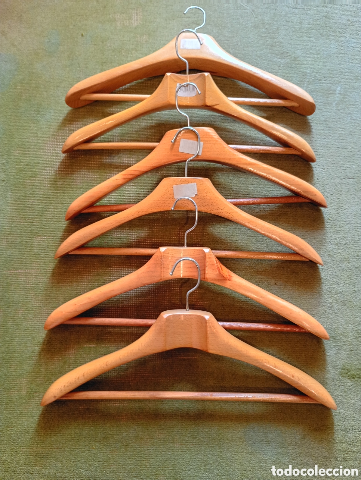 Collectionnisme: 6 Perchas de madera maziza