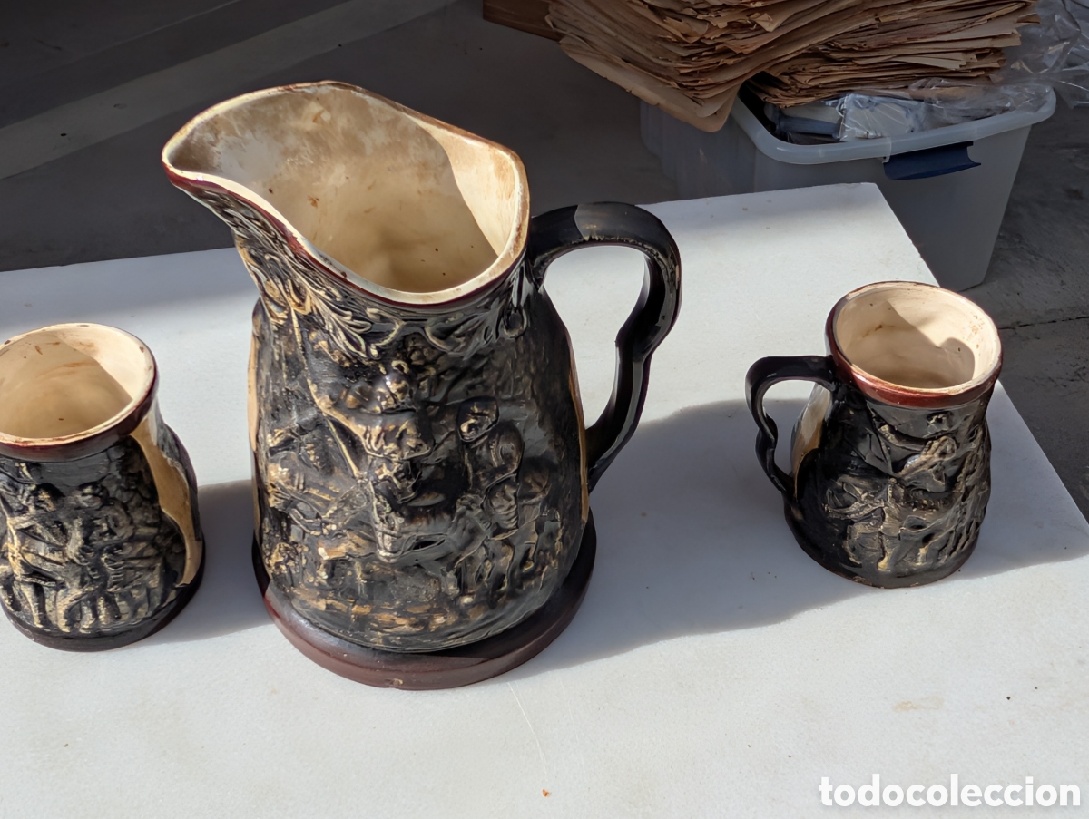 Coleccionismo: Juego de jarra y dos jarras de cerveza de Don Quijote y Sancho Panza - Ceramica espanola de Manises