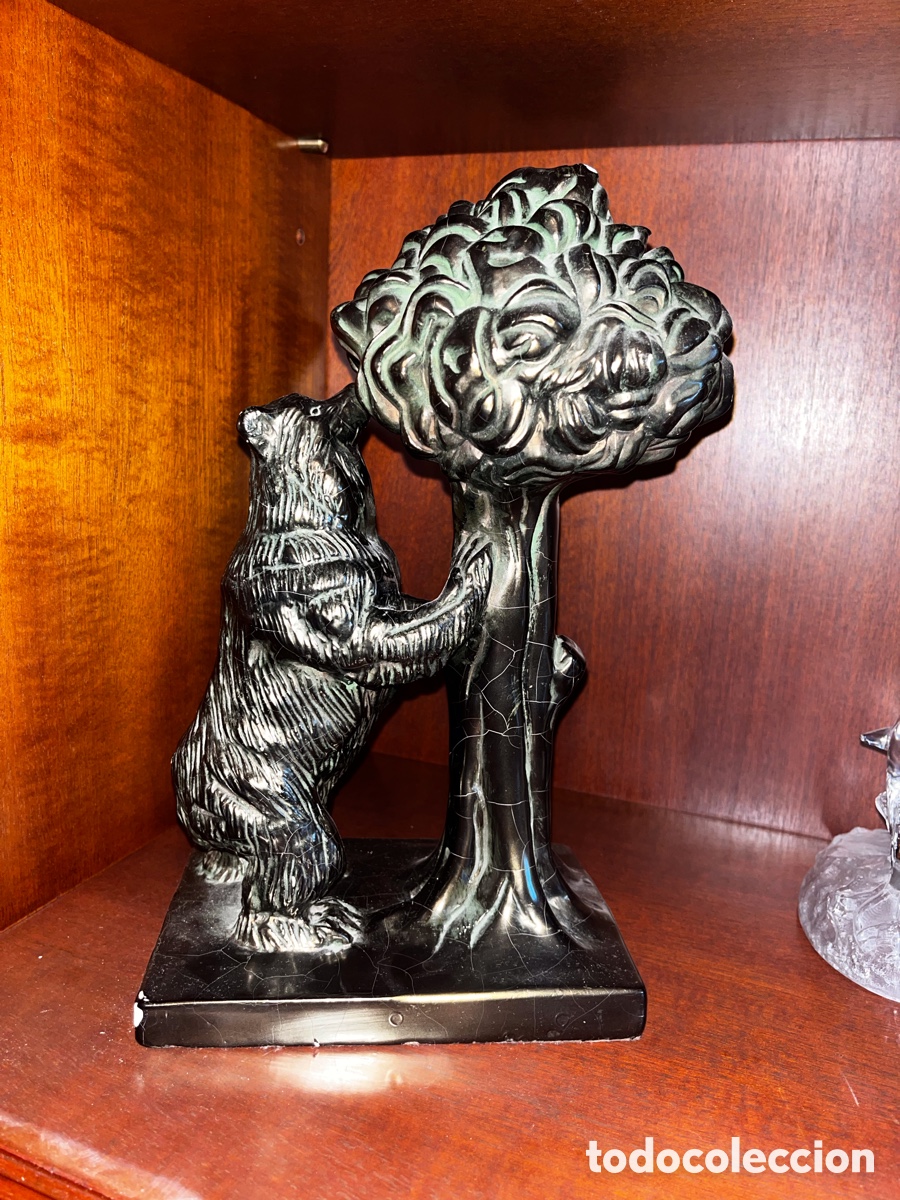 Collecting: Escultura del Oso y el Madro&ntilde;o