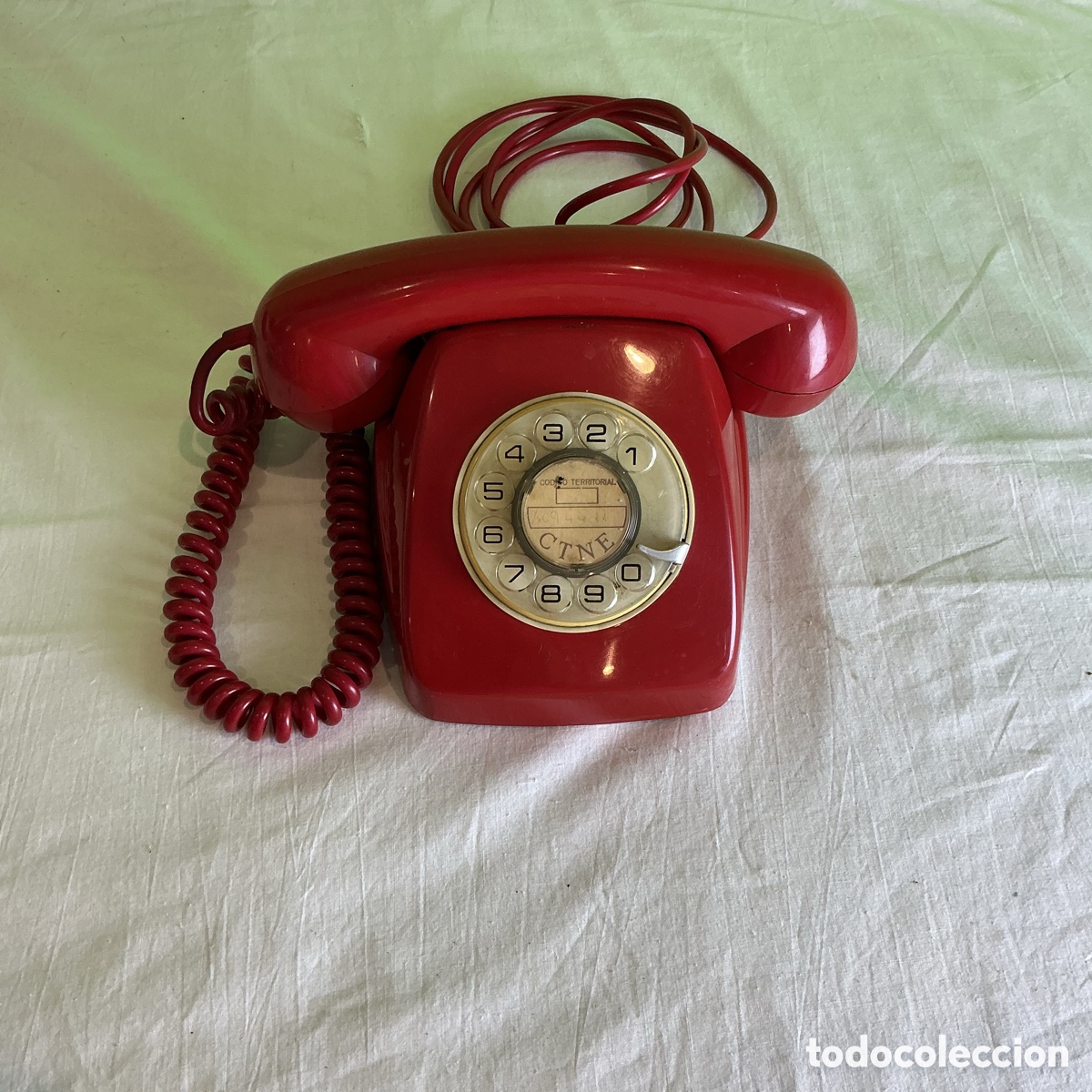 Collectionnisme: Antiguo tel&eacute;fono rojo CTNE de rueda &ndash; tel&eacute;fono color rojo rom&aacute;ntico vintage espa&ntilde;ol a&ntilde;os 70