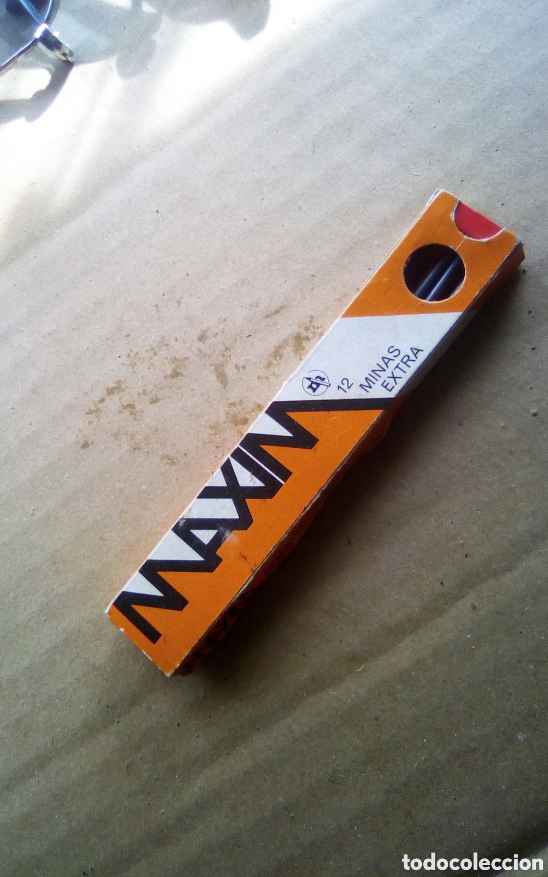 Coleccionismo: Maxim. Cajita de minas extra de grafito. De 12 quedan solo 5. Mide 8,5 cm.