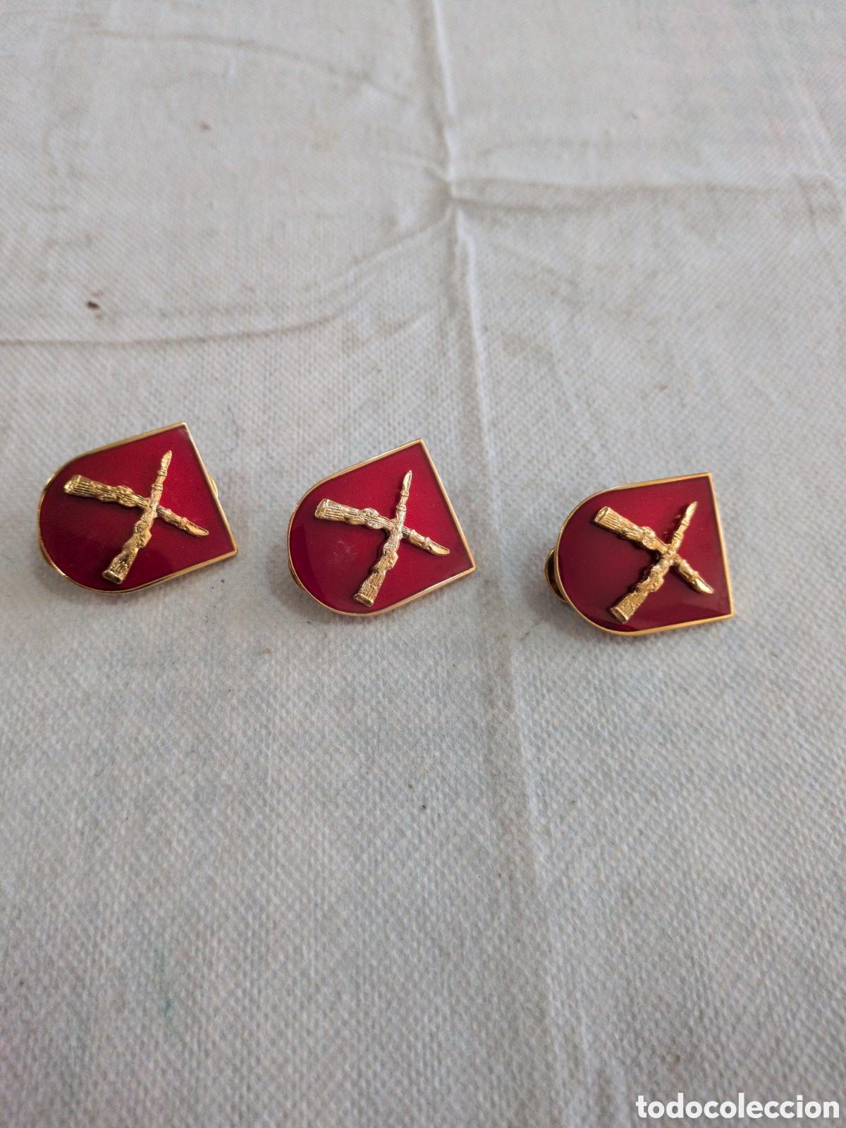 Colecionismo: Lote de 3 insignias militares