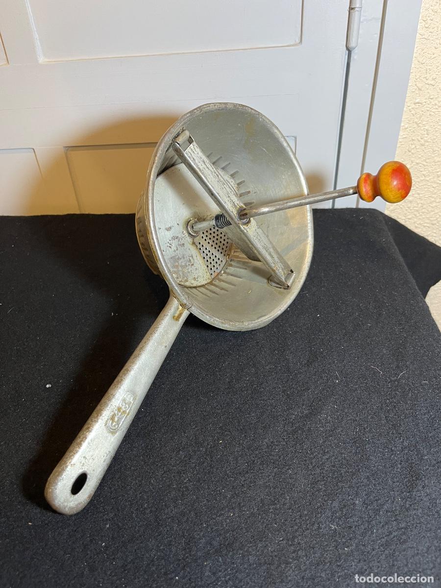 Collezionismo: Pasapur&eacute;s antiguo G&Eacute;REMI aluminio vintage a&ntilde;os 60 70 cocina r&uacute;stica espa&ntilde;ola cocina antigua decoraci
