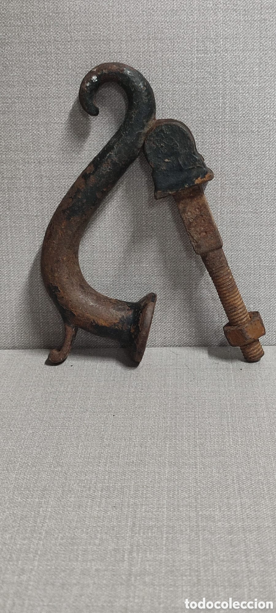 Coleccionismo: Antiguo llamador, aldaba, picaporte de hierro fundido.