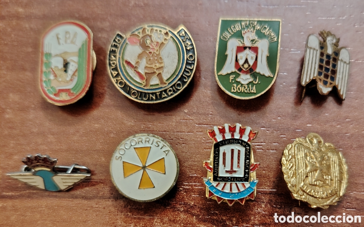 Coleccionismo: 8 insignias militares