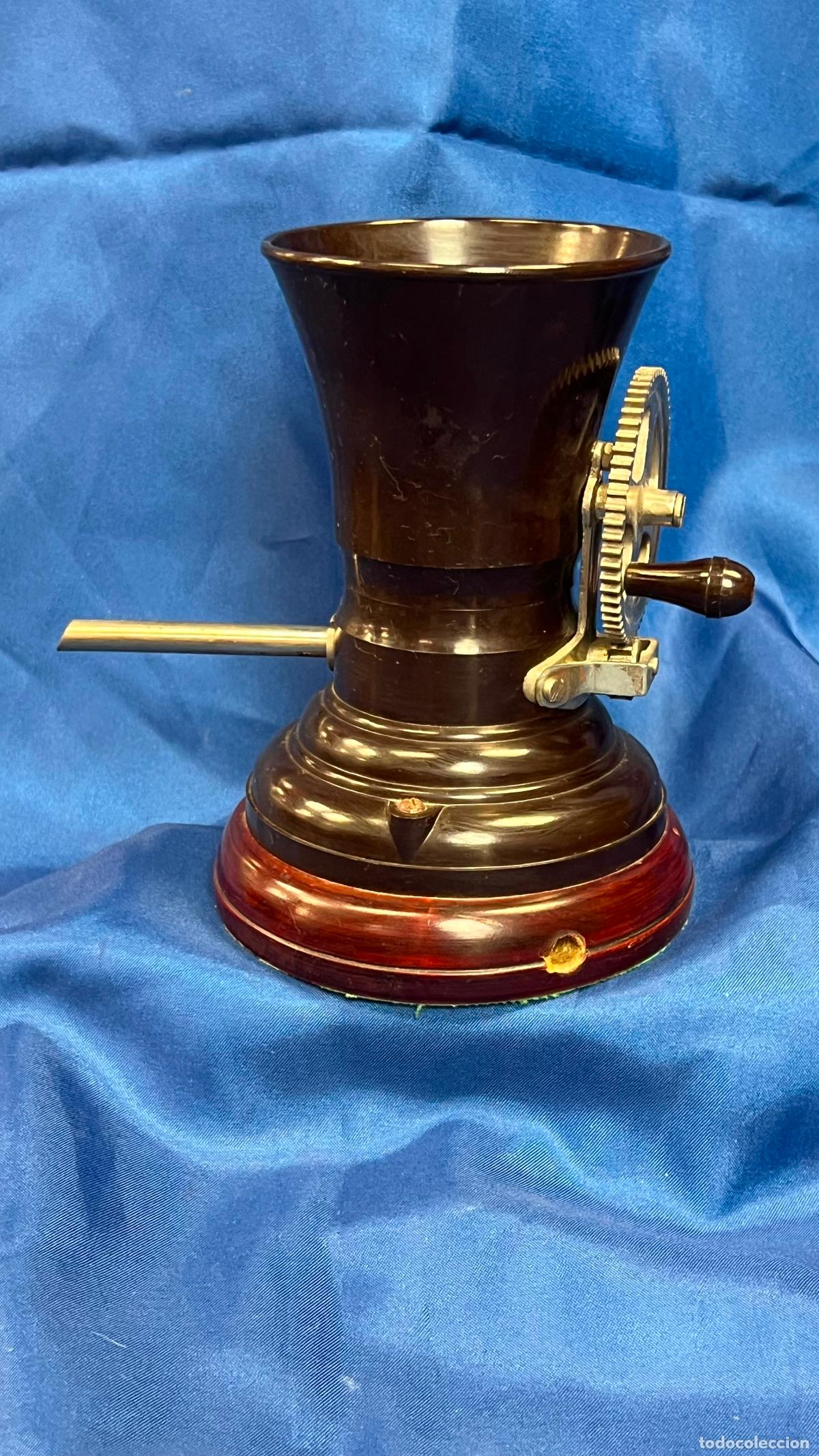 Collectionnisme: Antigua Maquina de Liar Cigarrillos de Mesa. Baquelita, Engranaje de Manivela y Base de Made