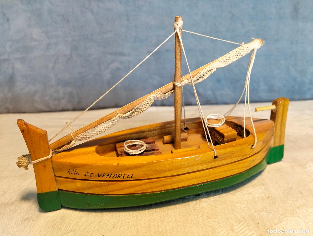 Collecting: Maqueta antigua de barco velero en madera tallada de los a&ntilde;os 70-80