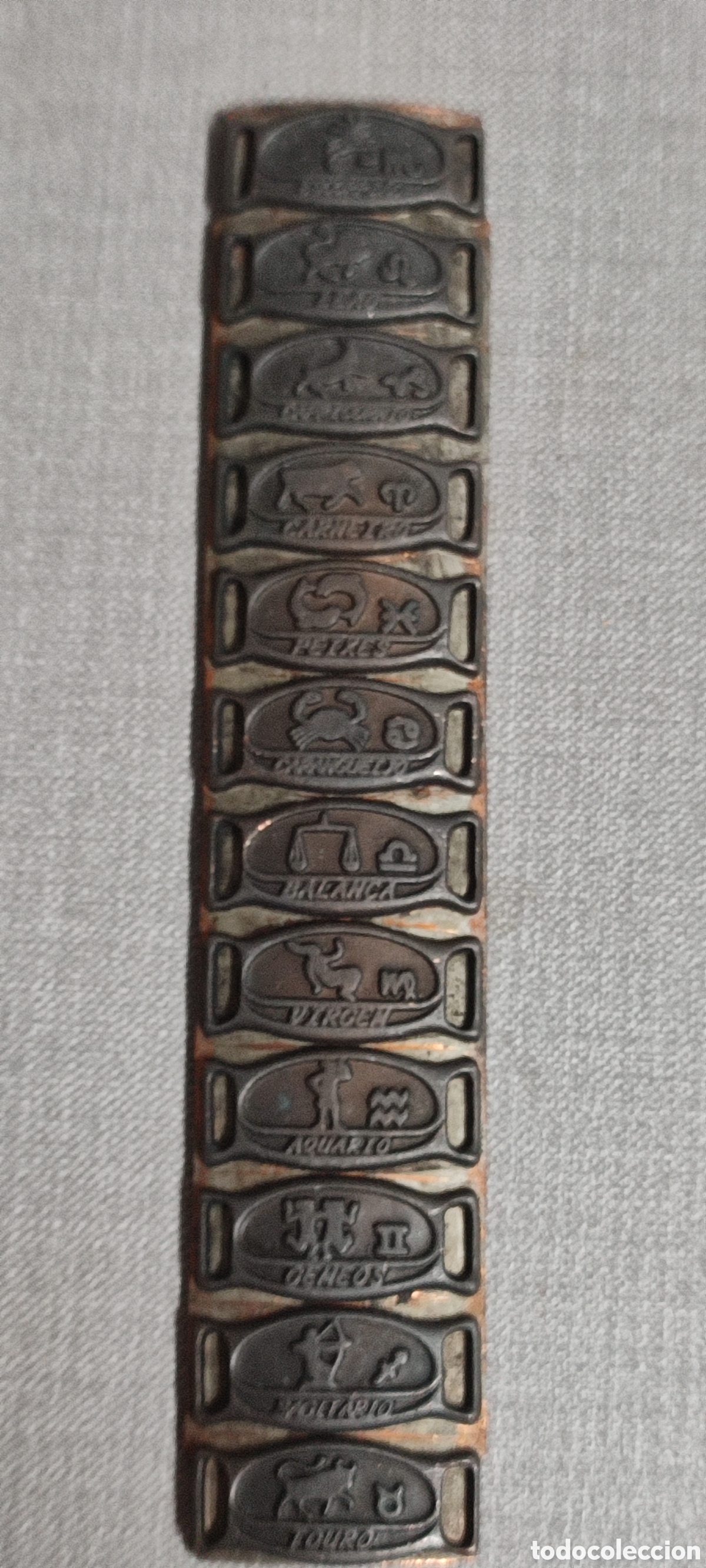 Coleccionismo: Troquel matriz para hacer chapas de pulseras con los hor&oacute;scopos en portugu&eacute;s.