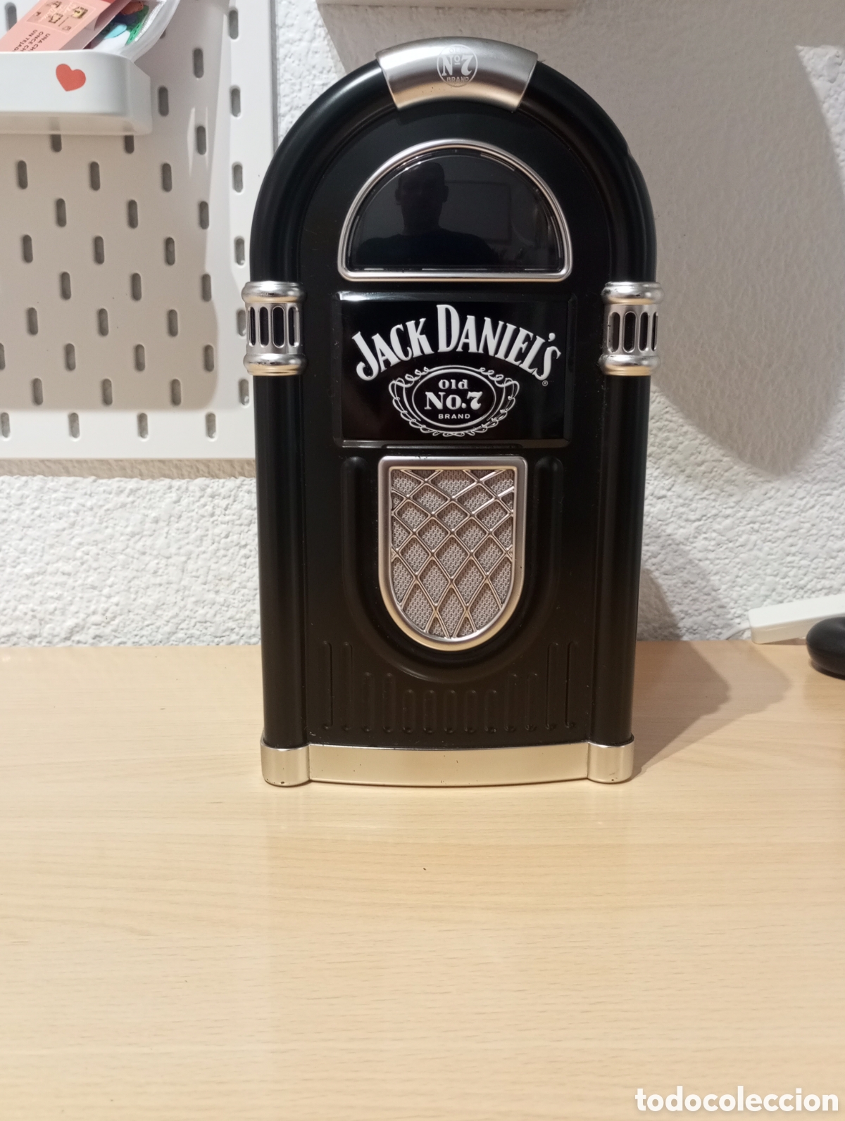 Colecionismo: Chul&iacute;sima Caja chapa Jack Daniel's old N&deg;7 Simulando Maquina discos retro. Tap&oacute;n sin usar