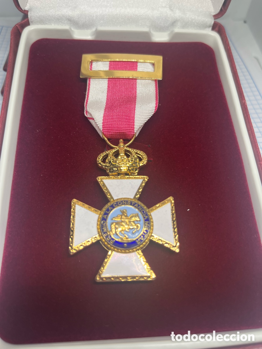Coleccionismo: MEDALLA MILITAR ORDEN SAN HERMENEGILDO CON ESTUCHE ANTIGUA