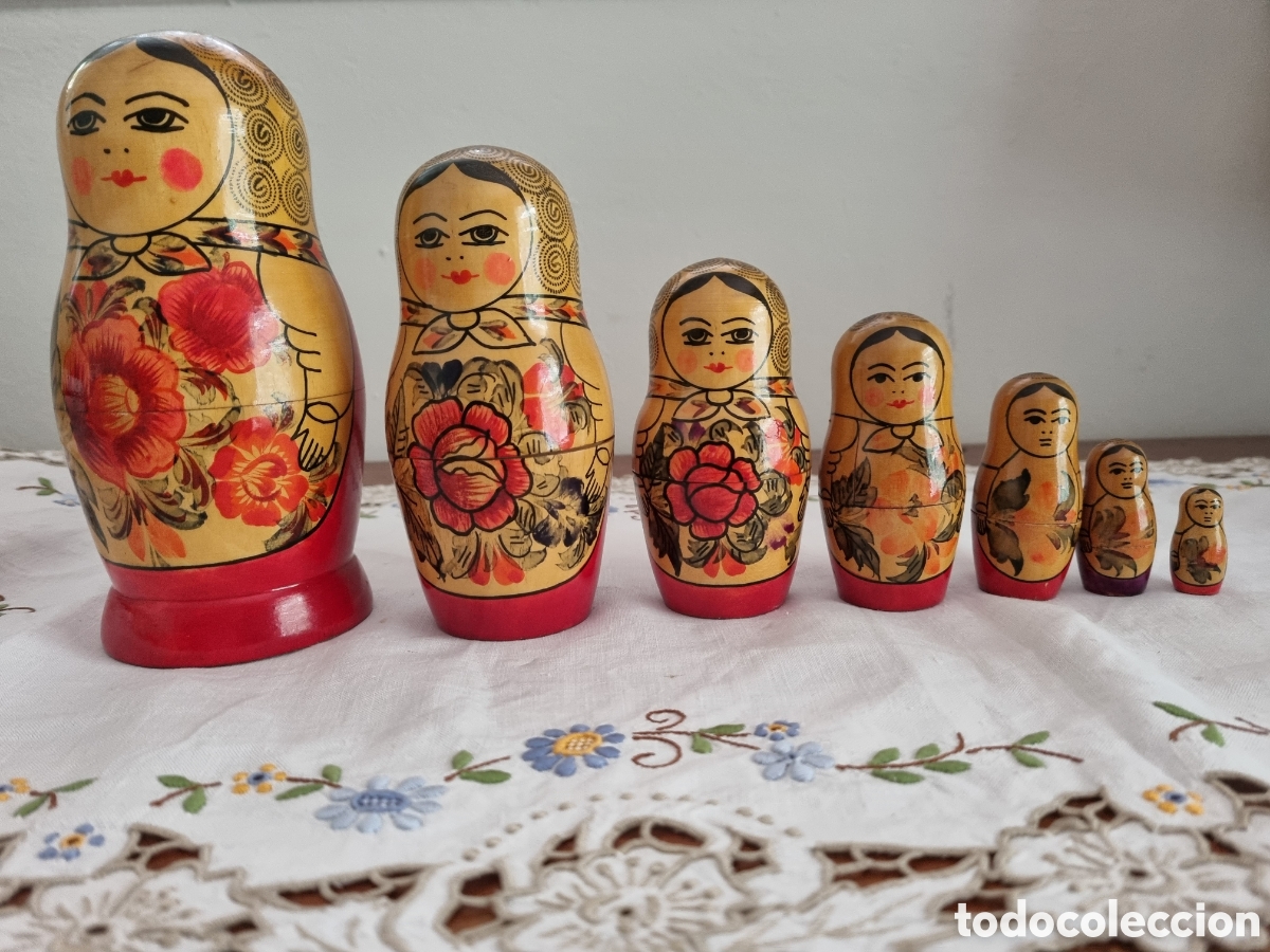 Coleccionismo: Matriokas rusas originales. 7 mu&ntilde;ecas. De 17 a 3 cm. Madera torneada. Sello en la base.