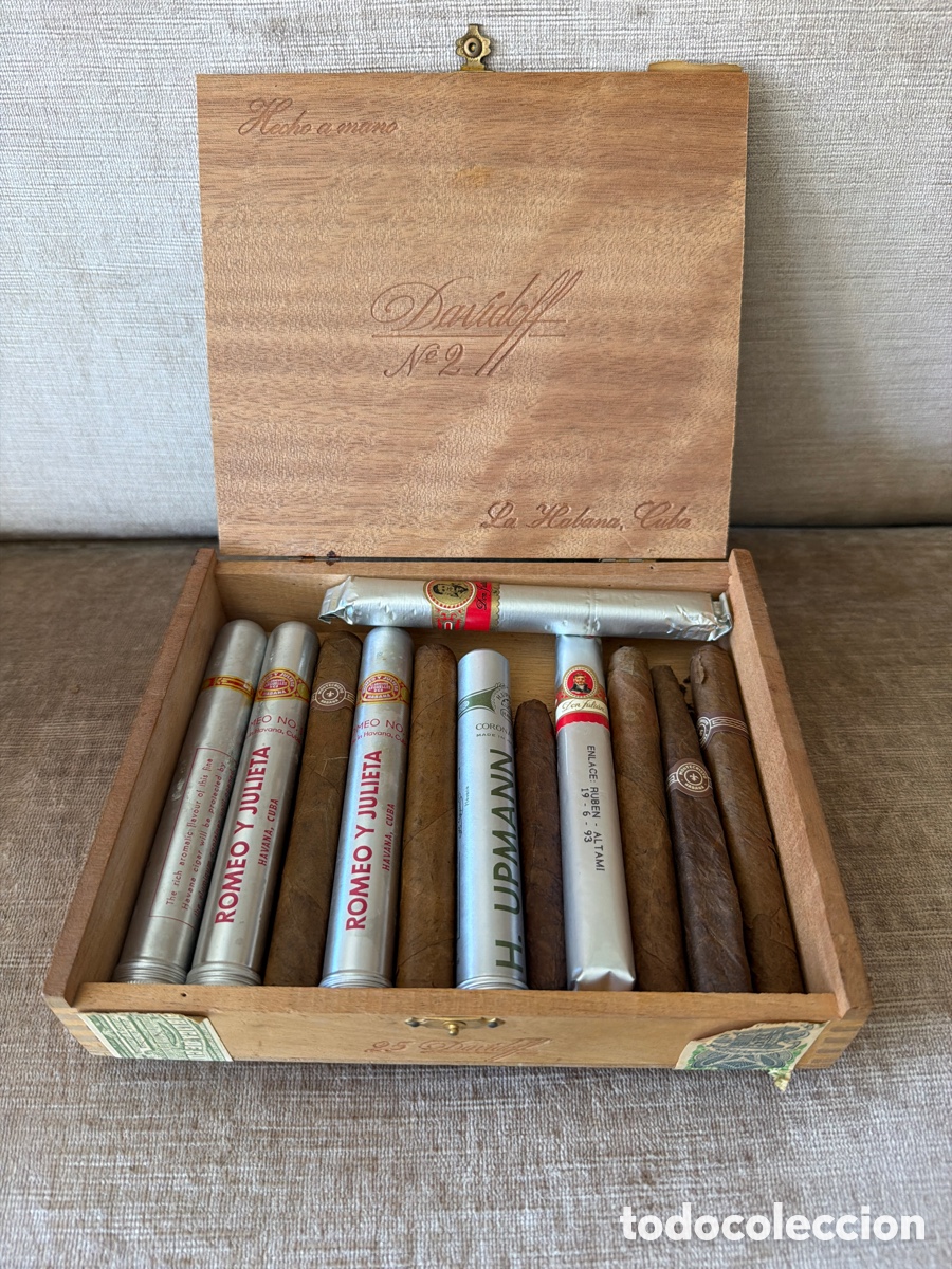 Coleccionismo: Caja de puros con varias marcas