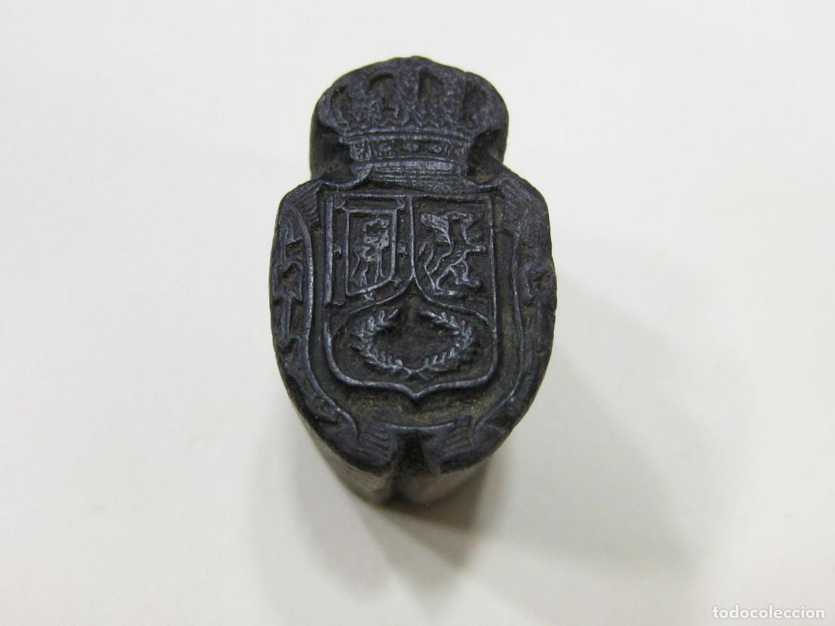 Coleccionismo: Tipo de imprenta tallado a mano en madera con el escudo de madrid.